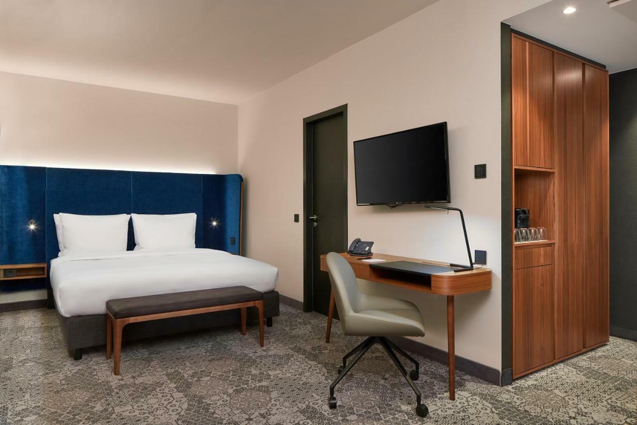 Hotel Hyperion